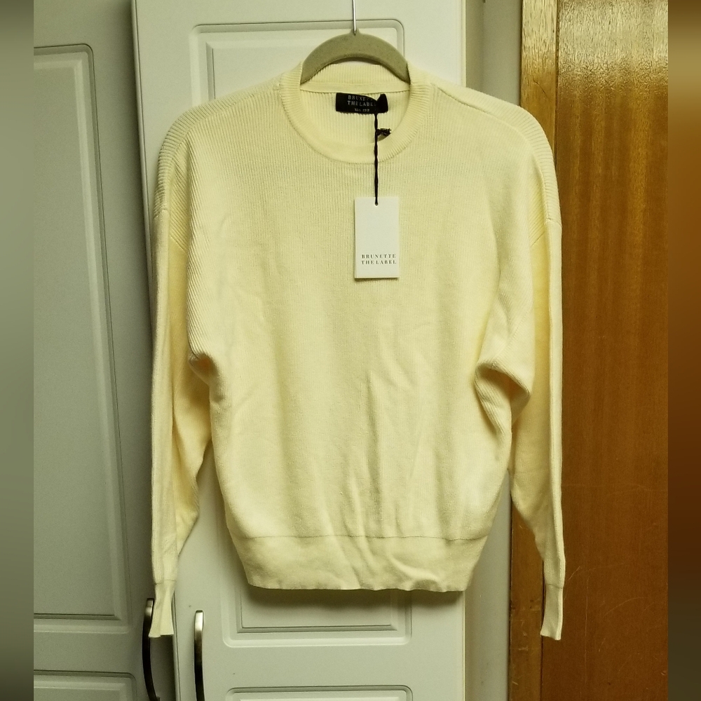 👙Brunette The Label crew neck fitted light knit sweater